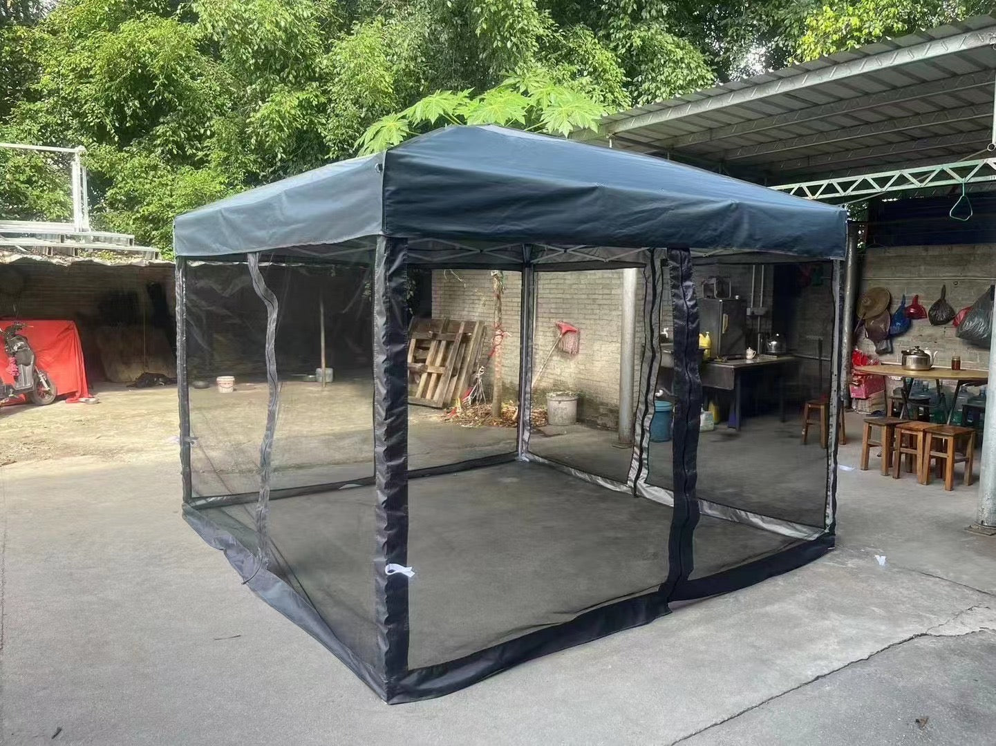 10×10 ft Pop-Up Canopy Tent with Roof & Full Mesh Sidewalls – Portable Outdoor Shelter with Zipper Door